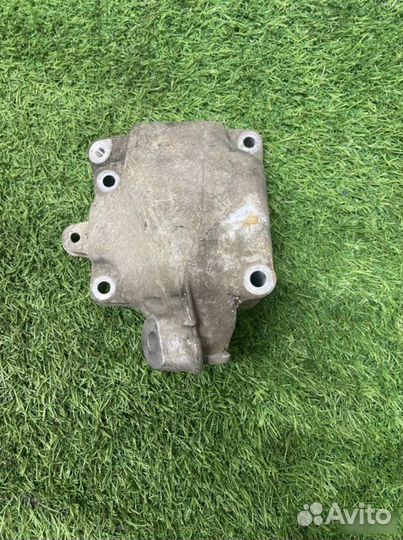 Кронштейн двигателя Mercedes-Benz M-Class W164