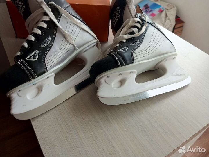 Коньки хоккейные 38р