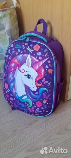 Новый рюкзак для маленькой школьницы