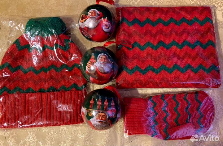 Набор Кока-кола: Шапка, шарф, варежки