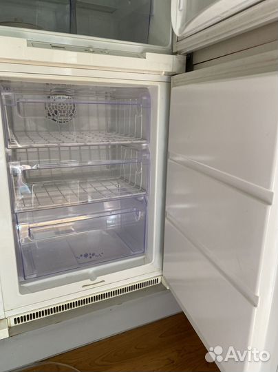 Встраиваемый холодильник zanussi