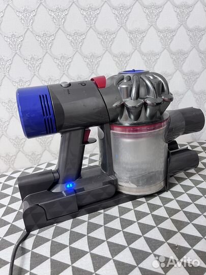 Пылесос Dyson v8