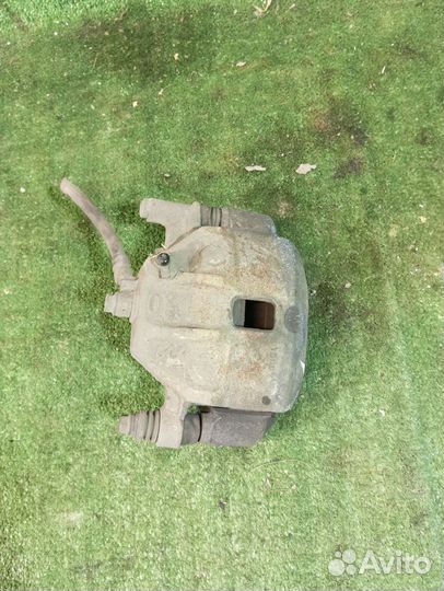 Суппорт тормозной передний левый Hyundai Accent