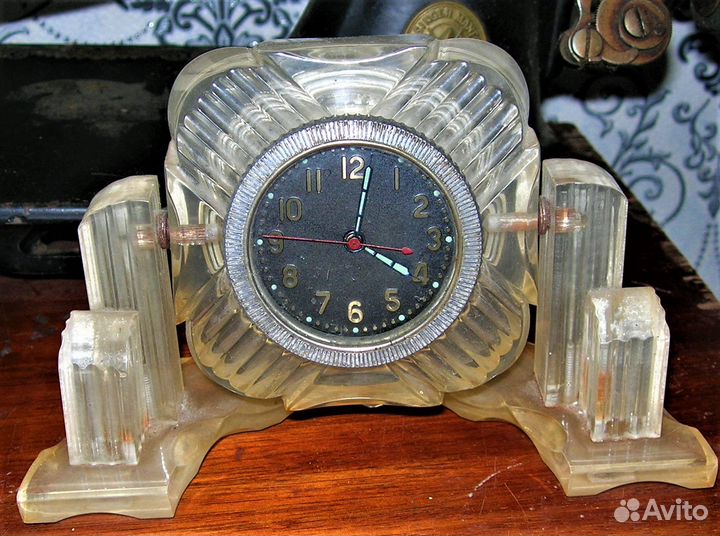 Часы будильник. Часы настольные