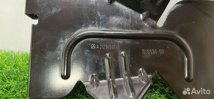 Кронштейн блока управления Mercedes-Benz E-Класс