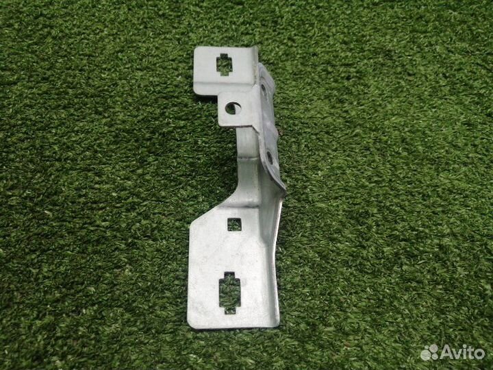 Кронштейн задний правый Mercedes Glk