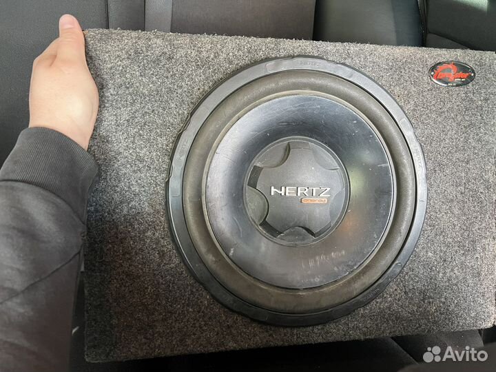 Автомобильный сабвуфер