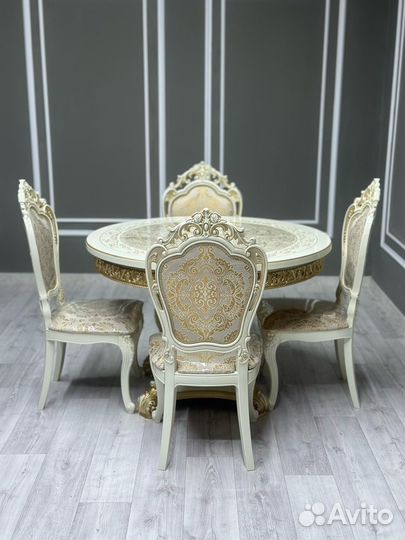 Стол и стулья