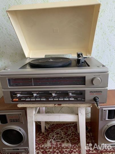 Домашний проигрыватель с пластинками