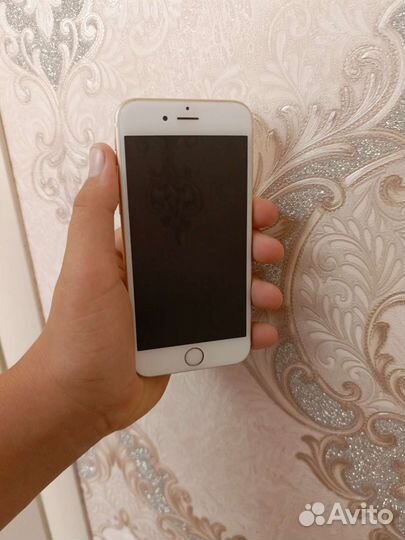 Телефон iPhone 6s