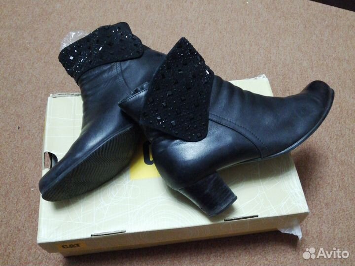 Коньки женские. Обувь женская