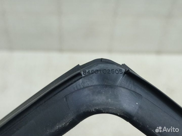 Уплотнитель стекла двери задний левый Лада Гранта