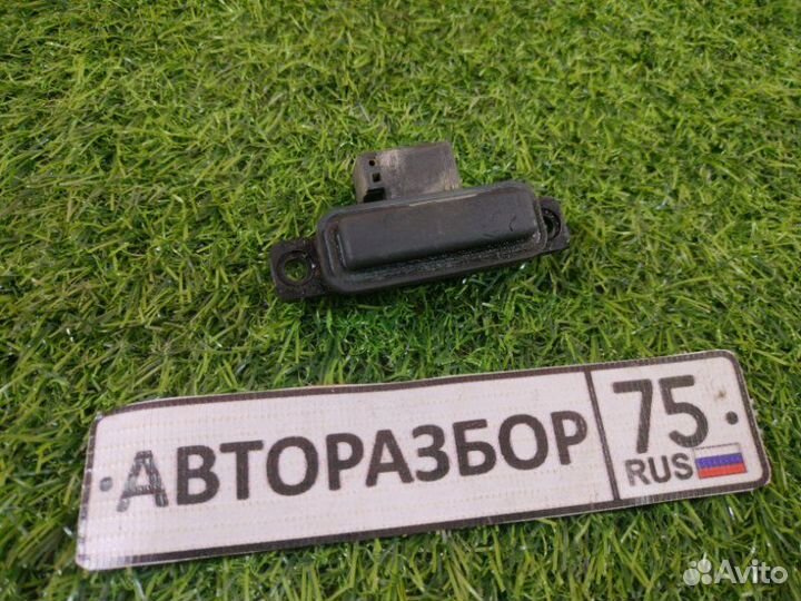 Кнопка открывания багажника Nissan Skyline V35