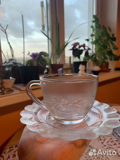 Чашки с блюдцами и кофейный набор