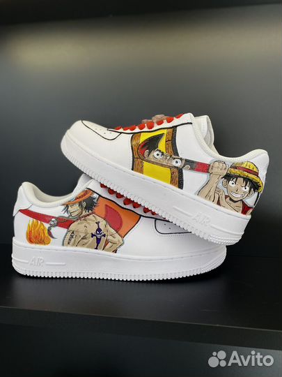 Кастомные кроссовки