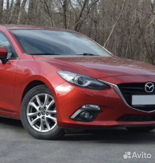 Стекло правой фары Mazda 3 BM