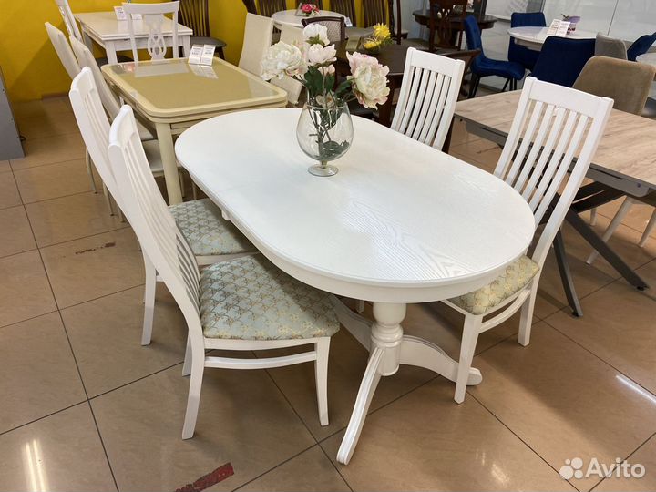 Продавец в магазин мебели медиаплаза