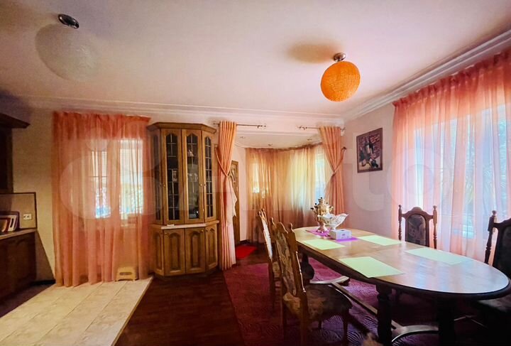 Дом 411,3 м² на участке 9,3 сот.