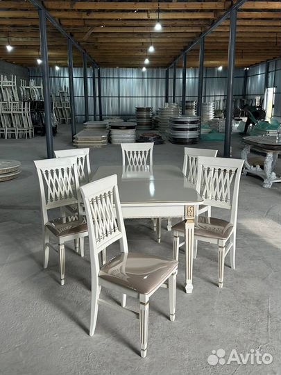 Стол и стулья