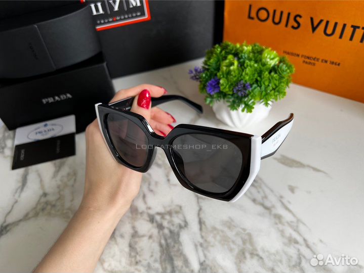 Prada очки солнцезащитные женские