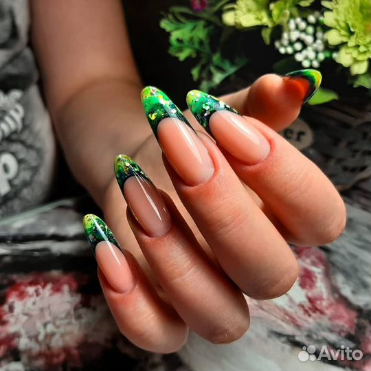 Наращивание ногтей, педикюр