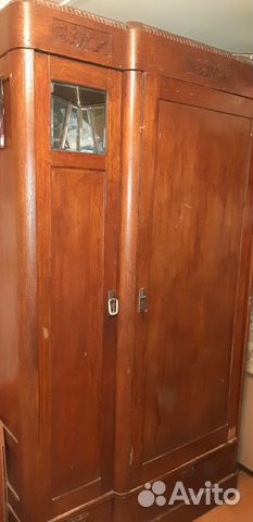 Старинный шкаф