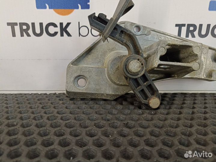 1679365 Ручка двери внутренняя левая