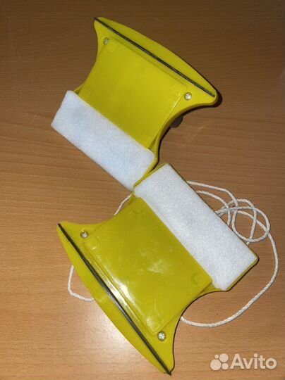 Мойщик для окон на магните