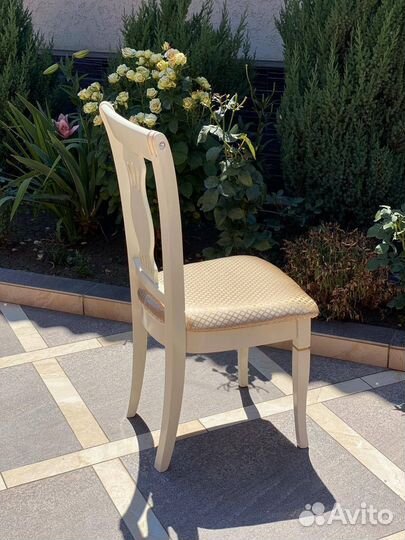 Кухонный стол и стулья новые