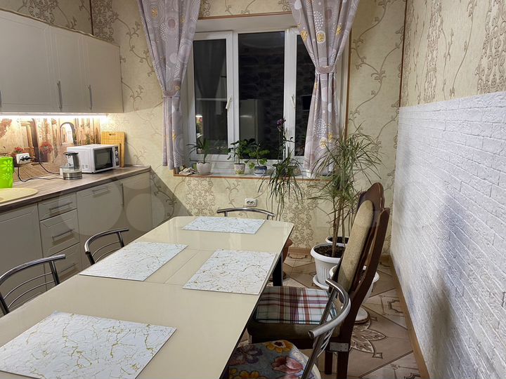 Дом 210 м² на участке 12,1 сот.