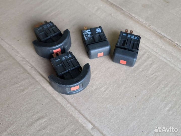 Кнопка аварийной сигнализации Opel Zafira A