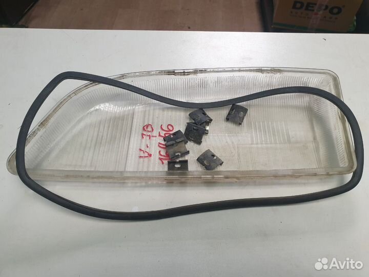Стекло фары правое Volvo V70 B5254T 1999