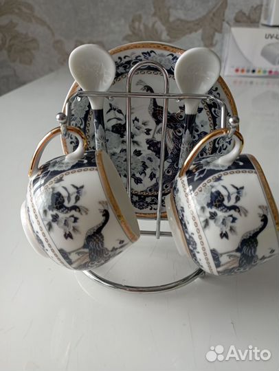 Кофейные чашки с блюдцами