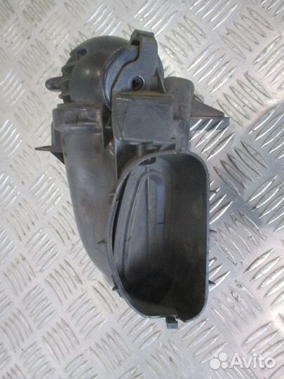 Воздуховод двери с дефлектором левый Mercedes-Benz