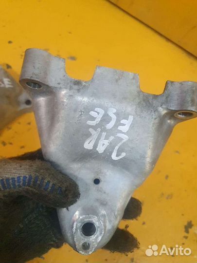 Кронштейн подушки двигателя опора двс 2.5 2arfse 2