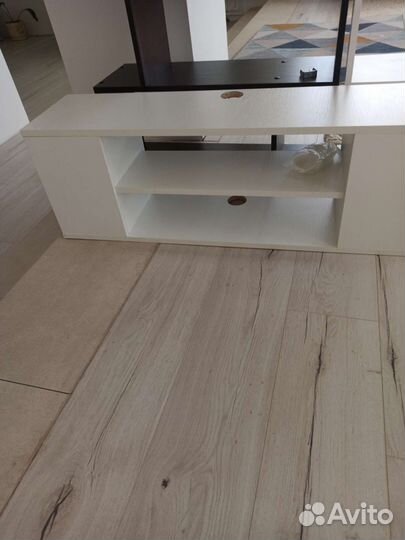 Тумба под тв белая