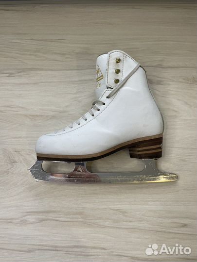 Коньки фигурные Jackson