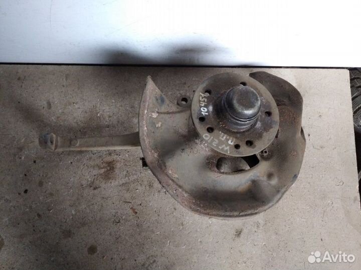 Кулак поворотный передний правый Mercedes Benz