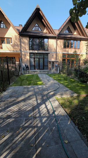 Таунхаус 210 м² на участке 2 сот.