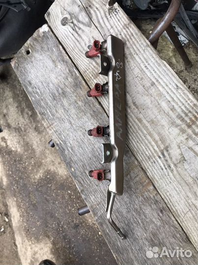 Топливная рампа с форсунками Nissan almera