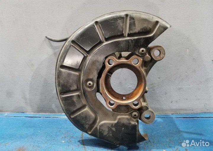 Кулак поворотный правый Volkswagen Golf 6