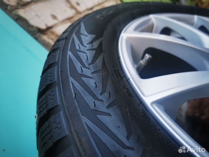 Новые зимние колеса R 17 215/55 Nokian Tyres