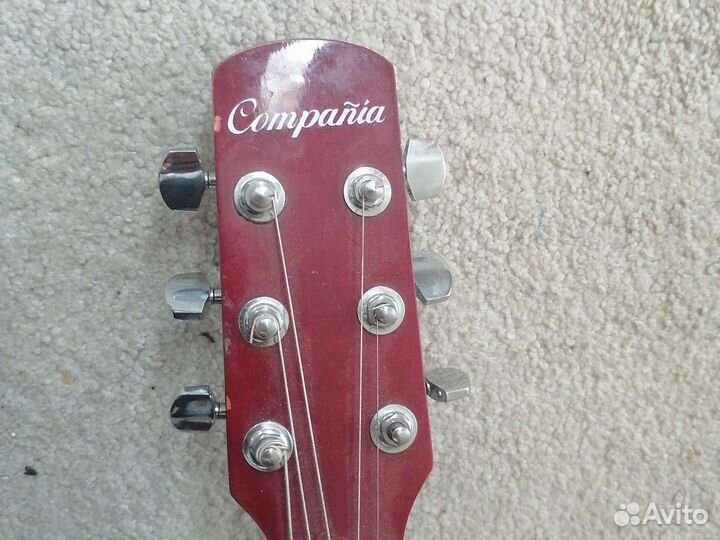 Акустическая бас гитара