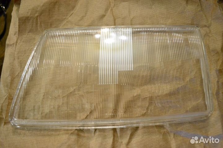 Стекло фары левое TYC 20-1737 024006 024009