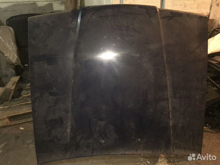 Капот на Volvo 960