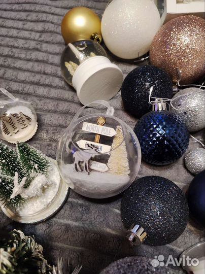 Ель искусственная 210 см с украшениями