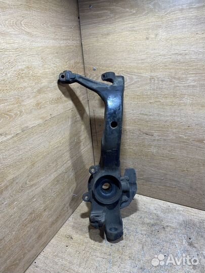 Поворотный кулак передний левый Audi A6 С5 X85