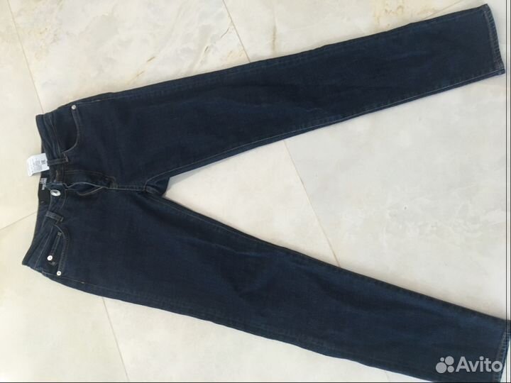 Джинсы Moschino