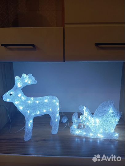 Светодиодный олень с санями