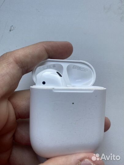 Airpods 2 кейс и левый наушник